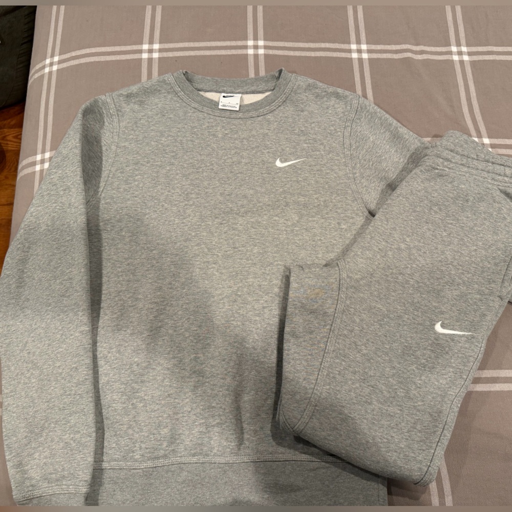 Nike Heather Gray Crewneck & Sweatpants